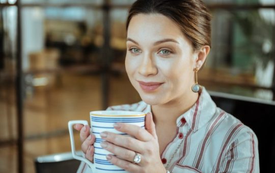 Comment porter des bijoux sans en faire trop ?