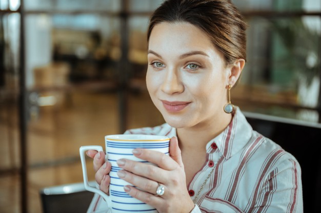 Comment porter des bijoux sans en faire trop ?